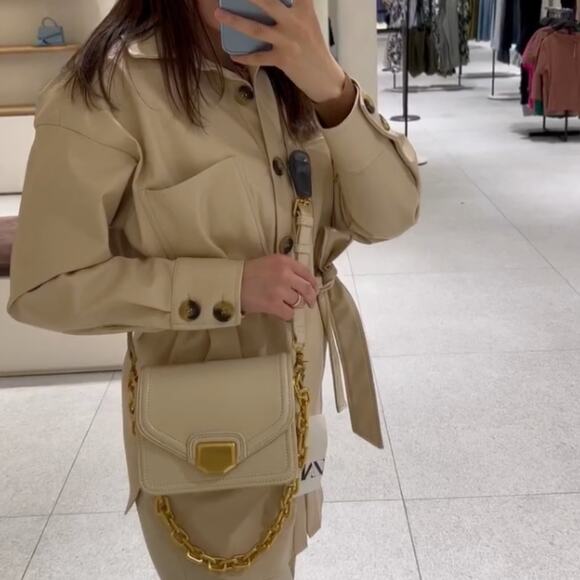 ZARA Cream Crossbody Bag with Gold Chain Detail Gently Used - Picture 2 of 9